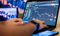 中新网评：回望正能量时刻 用青春绘就新时代奋斗图谱